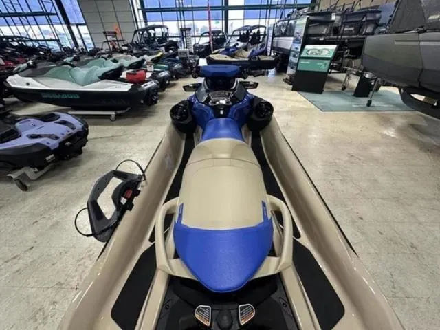 Slide: The Image of Sea-Doo Wake 2025 - 12