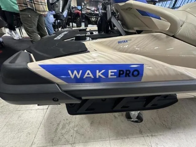 Slide: The Image of Sea-Doo Wake 2025 - 21
