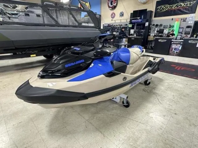 Slide: The Image of Sea-Doo Wake 2025 - 4