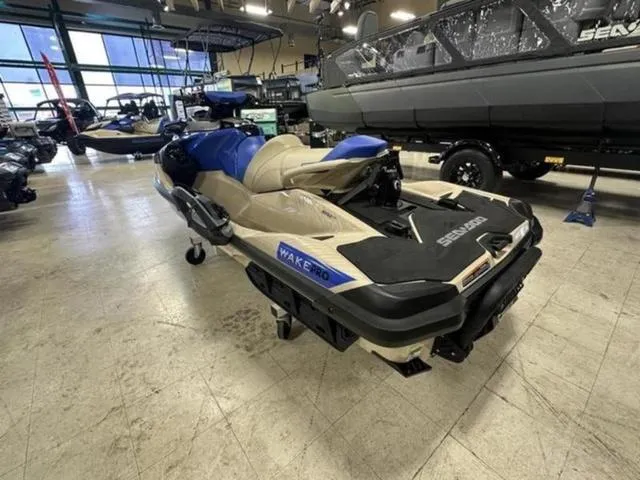 Slide: The Image of Sea-Doo Wake 2025 - 6