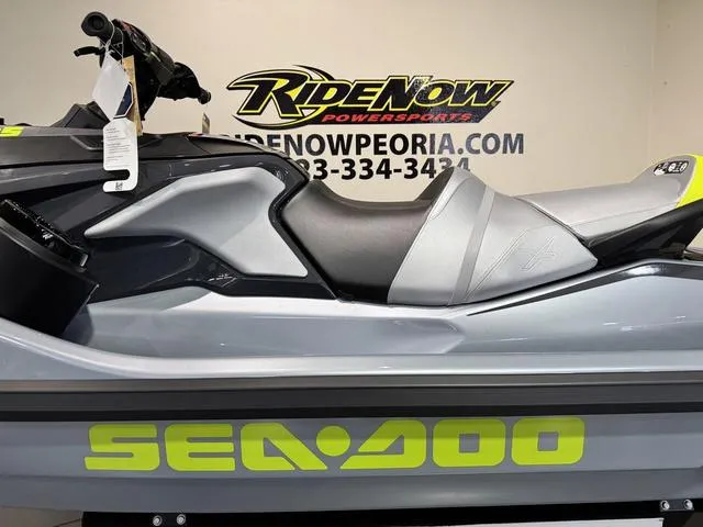 Slide: The Image of Sea-Doo RXT-X 2025 - 11
