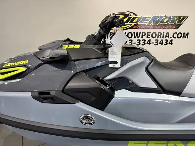 Slide: The Image of Sea-Doo RXT-X 2025 - 17