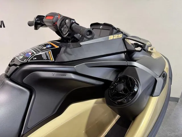 Slide: The Image of Sea-Doo RXT-X 2025 - 13