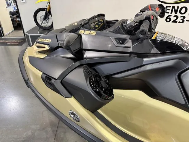 Slide: The Image of Sea-Doo RXT-X 2025 - 16