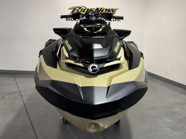 Slide: The Image of Sea-Doo RXT-X 2025 - 3