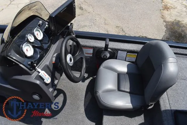 Slide: The Image of Tracker Pro 170 2023 - 12