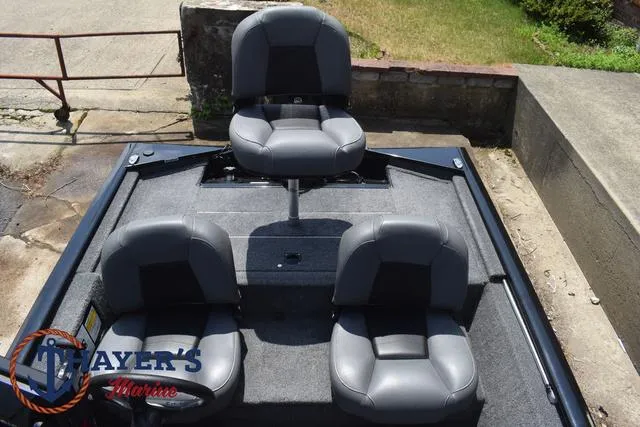 Slide: The Image of Tracker Pro 170 2023 - 16