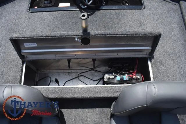 Slide: The Image of Tracker Pro 170 2023 - 17