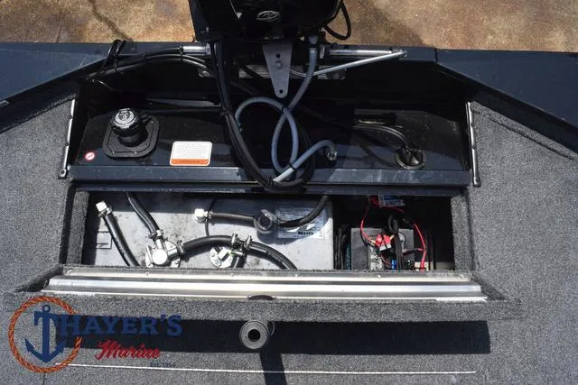 Slide: The Image of Tracker Pro 170 2023 - 18