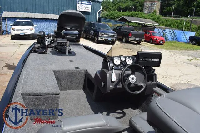 Slide: The Image of Tracker Pro 170 2023 - 20