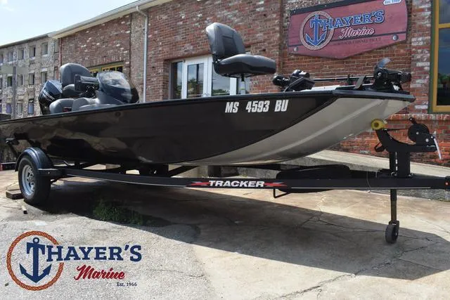 Slide: The Image of Tracker Pro 170 2023 - 22