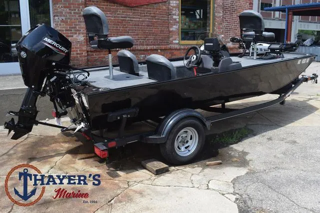 Slide: The Image of Tracker Pro 170 2023 - 25