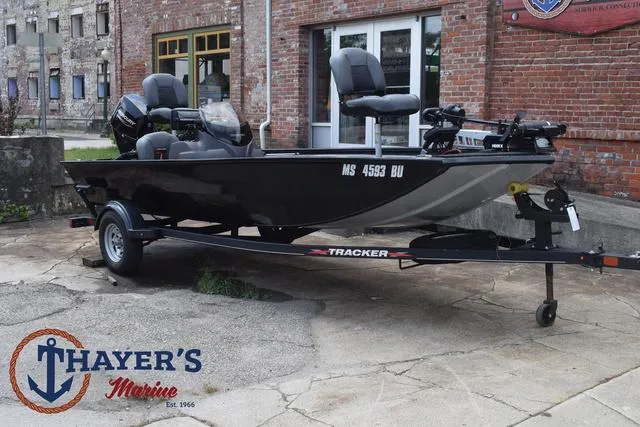 Slide: The Image of Tracker Pro 170 2023 - 27