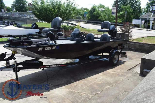 Slide: The Image of Tracker Pro 170 2023 - 5