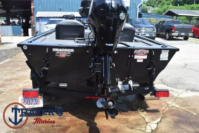 Slide: The Image of Tracker Pro 170 2023 - 7