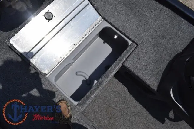 Slide: The Image of Tracker Pro 170 2023 - 8