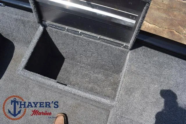 Slide: The Image of Tracker Pro 170 2023 - 9