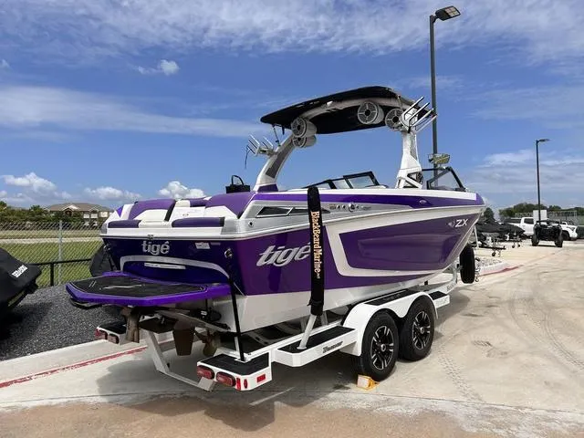 Slide: The Image of Tigé 21ZX 2022 - 3