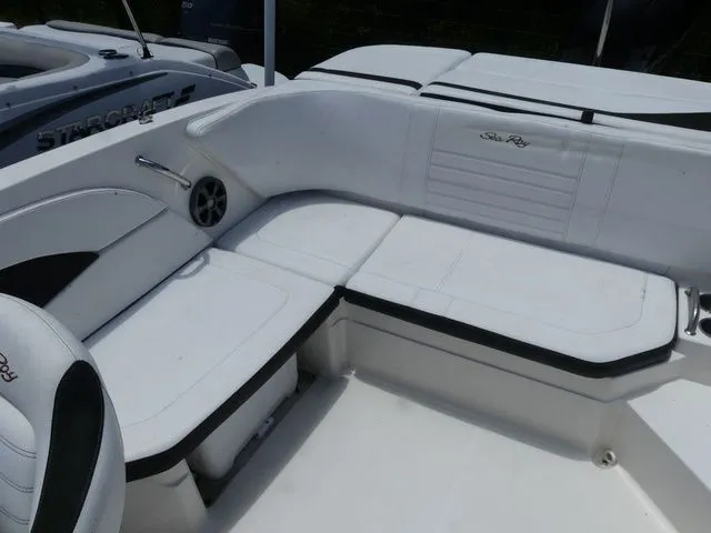 Slide: The Image of Sea Ray SPX 210 Outboard 2019 - 10