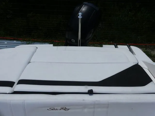 Slide: The Image of Sea Ray SPX 210 Outboard 2019 - 13