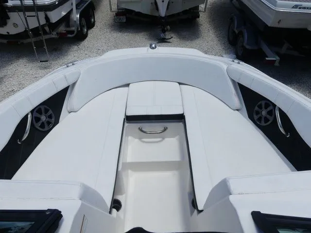 Slide: The Image of Sea Ray SPX 210 Outboard 2019 - 14