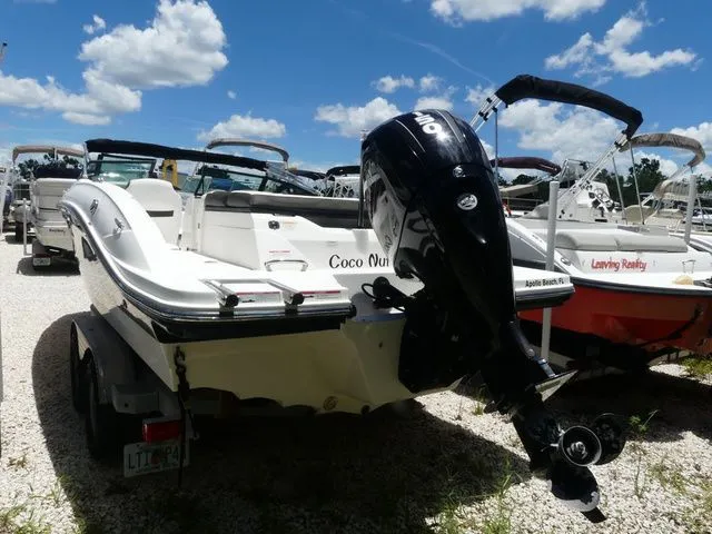 Slide: The Image of Sea Ray SPX 210 Outboard 2019 - 3