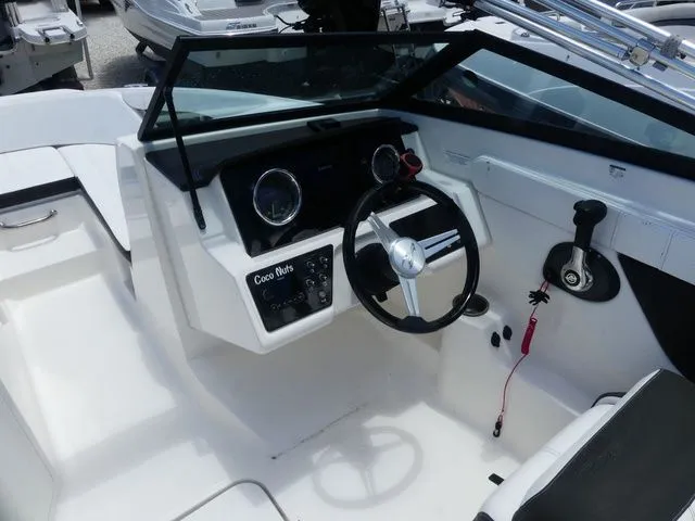 Slide: The Image of Sea Ray SPX 210 Outboard 2019 - 5