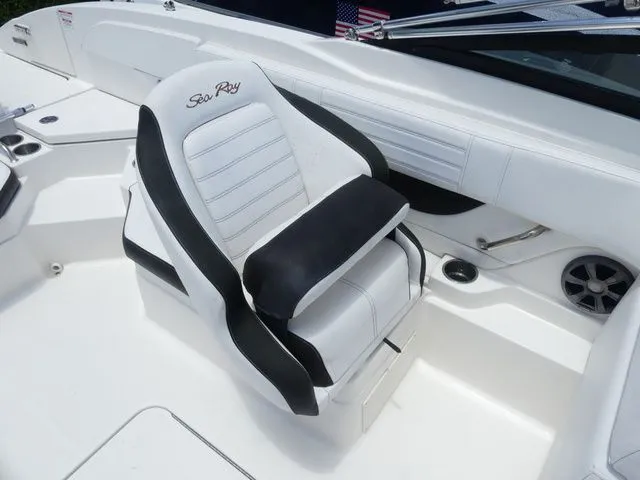 Slide: The Image of Sea Ray SPX 210 Outboard 2019 - 8