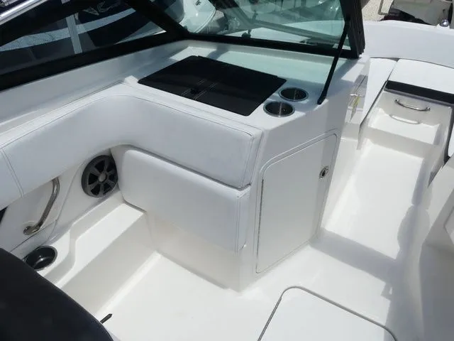 Slide: The Image of Sea Ray SPX 210 Outboard 2019 - 9