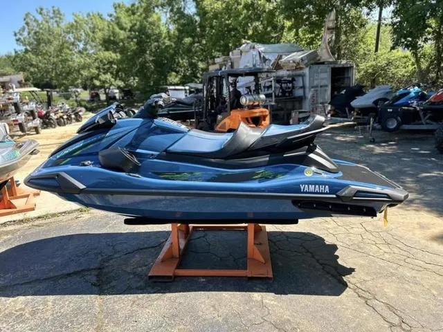 Slide: The Image of Yamaha VX Cruiser HO with Audio 2025 - 6