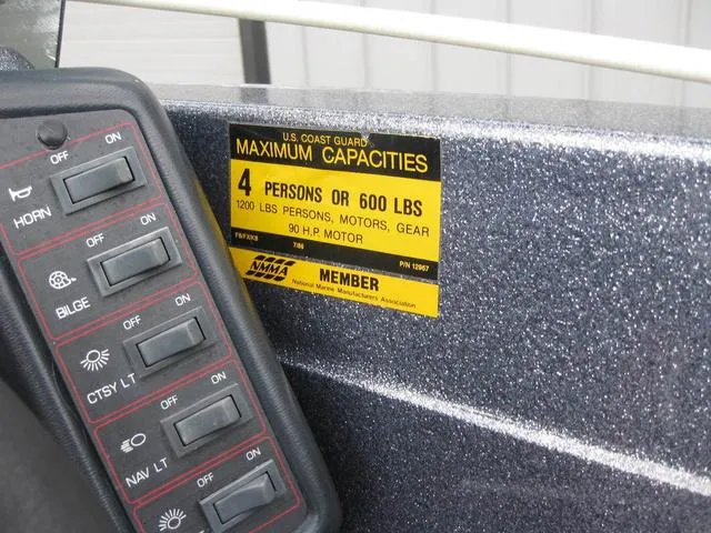 Slide: The Image of Bayliner Bass Striker 1987 - 14