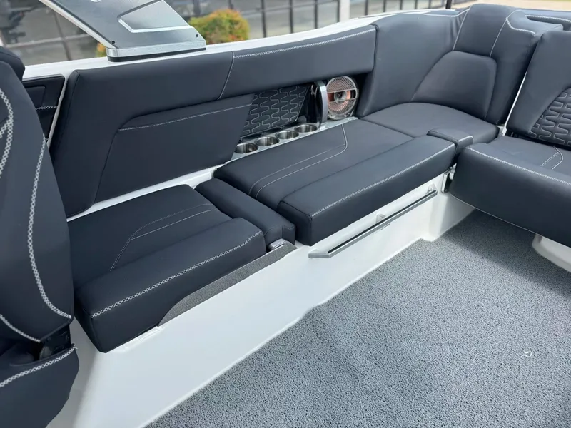 Slide: The Image of MasterCraft X24 2019 - 11