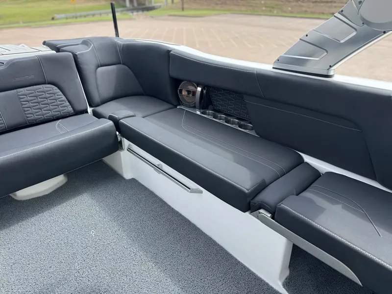 Slide: The Image of MasterCraft X24 2019 - 12