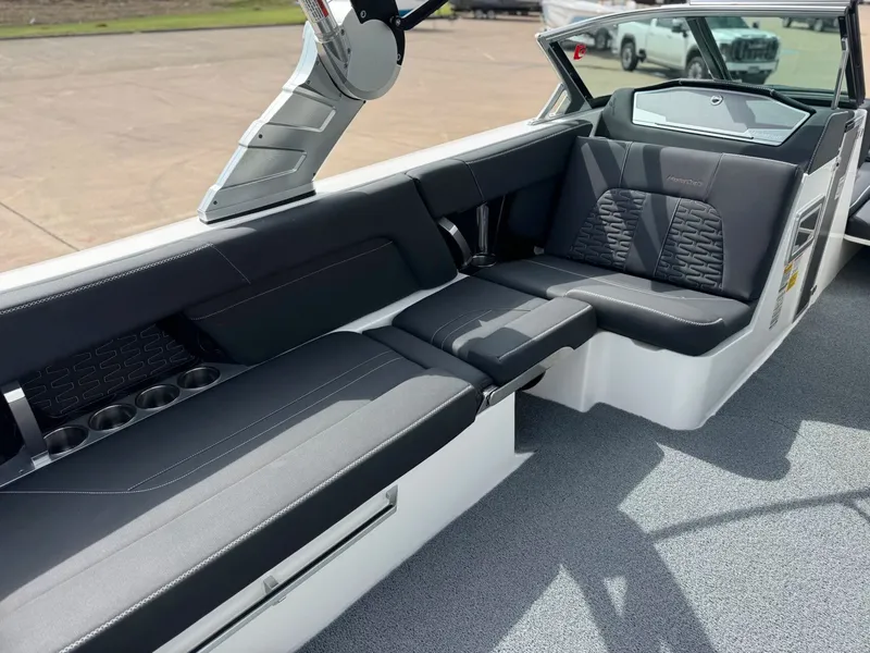 Slide: The Image of MasterCraft X24 2019 - 13