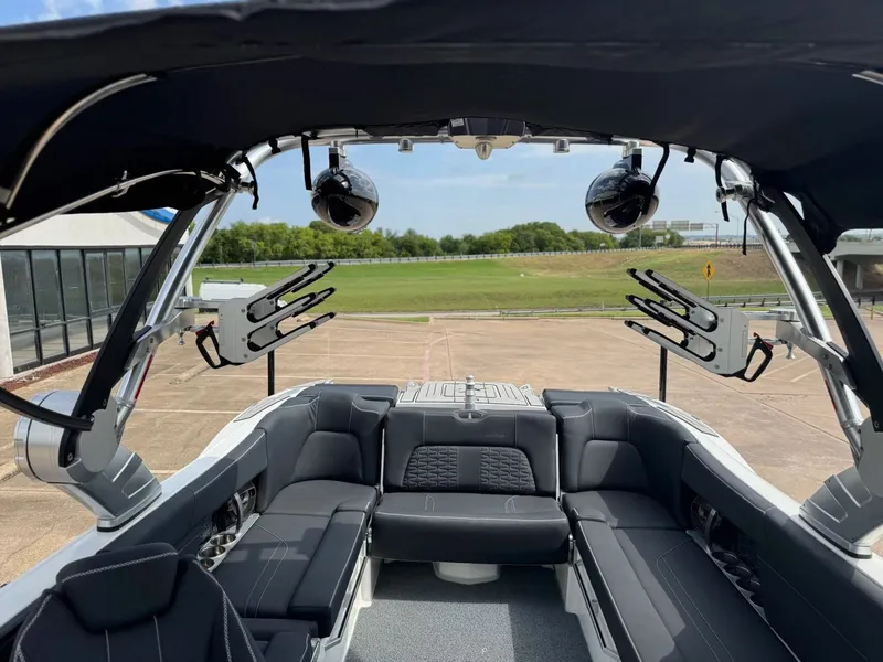 Slide: The Image of MasterCraft X24 2019 - 14