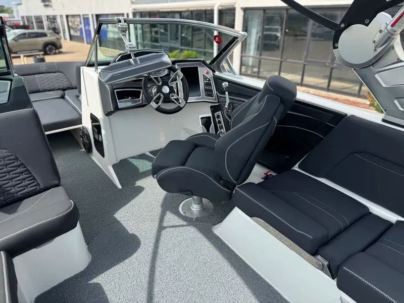 Slide: The Image of MasterCraft X24 2019 - 15