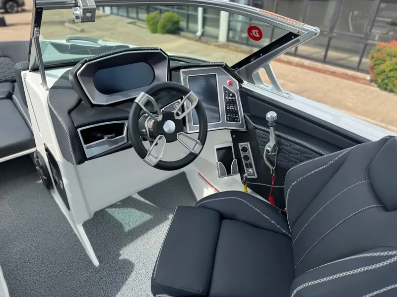 Slide: The Image of MasterCraft X24 2019 - 16