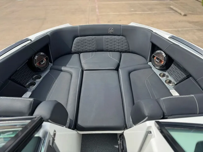 Slide: The Image of MasterCraft X24 2019 - 18