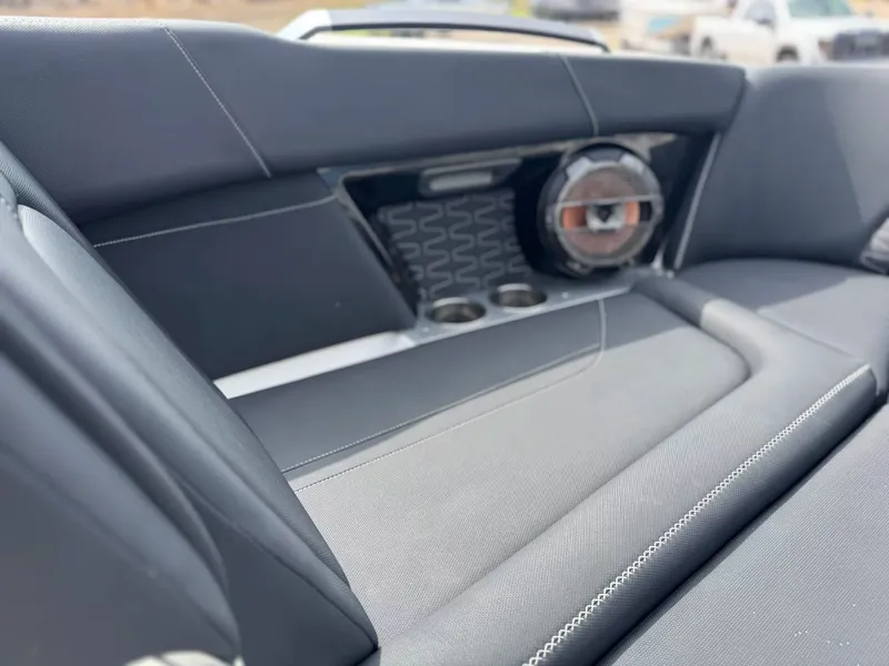 Slide: The Image of MasterCraft X24 2019 - 19