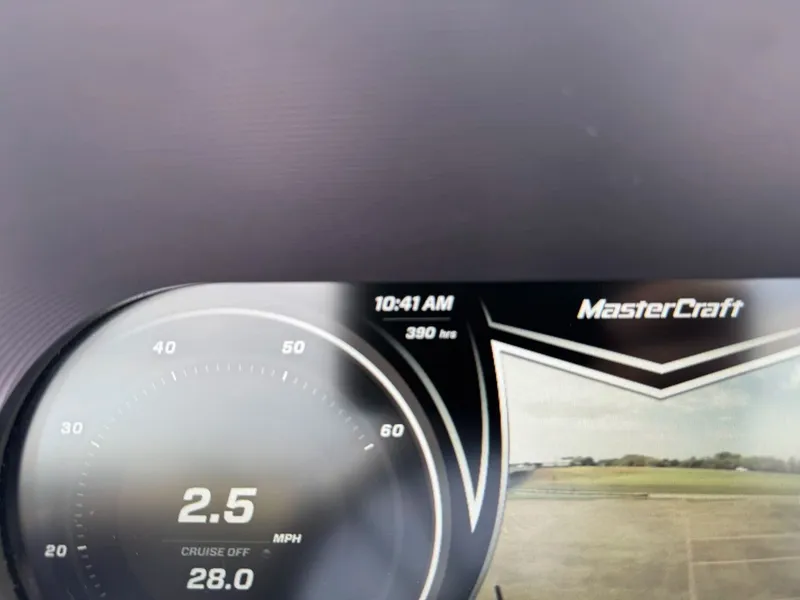 Slide: The Image of MasterCraft X24 2019 - 21