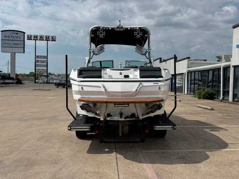 Slide: The Image of MasterCraft X24 2019 - 3