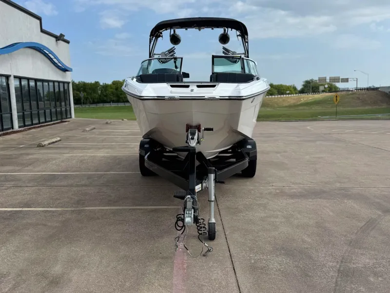 Slide: The Image of MasterCraft X24 2019 - 7