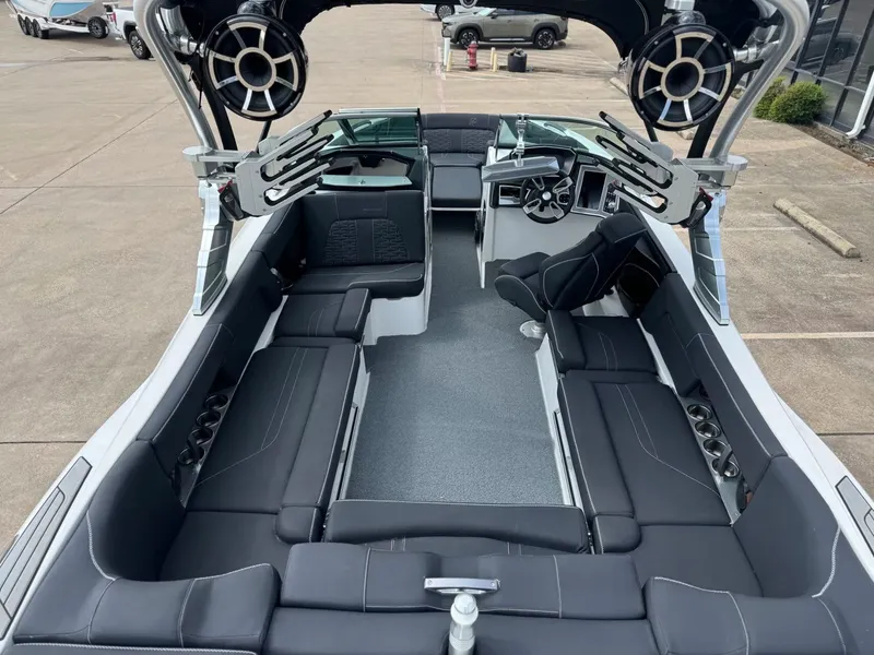 Slide: The Image of MasterCraft X24 2019 - 9