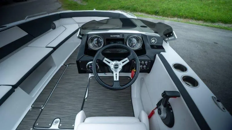 Slide: The Image of Glastron GTD 200 2018 - 27