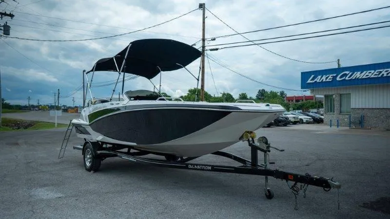 Slide: The Image of Glastron GTD 200 2018 - 32