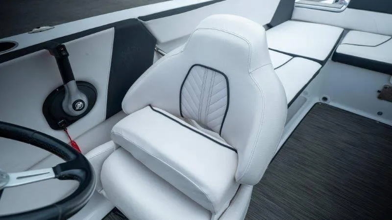 Slide: The Image of Glastron GTD 200 2018 - 39