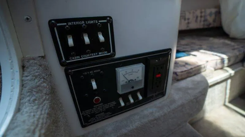 Slide: The Image of Crownline Boats 210 CCR 1998 - 110