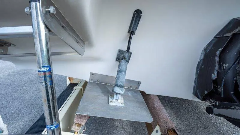 Slide: The Image of Crownline Boats 210 CCR 1998 - 23