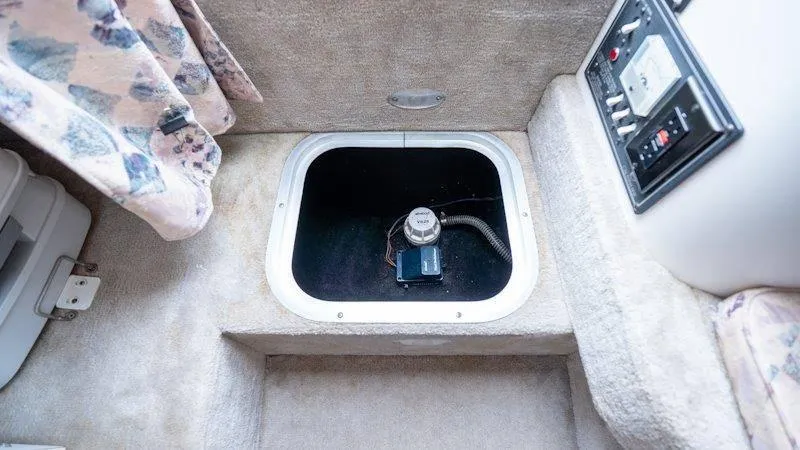 Slide: The Image of Crownline Boats 210 CCR 1998 - 60