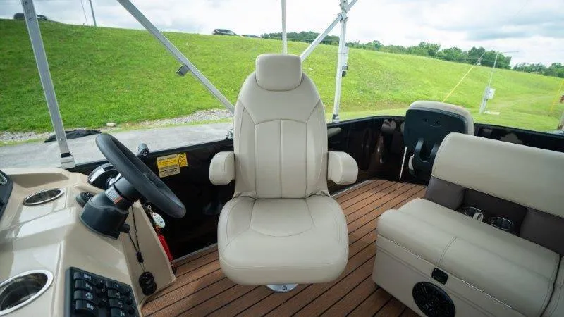 Slide: The Image of Bentley Pontoons 200 4 Fish 2023 - 27